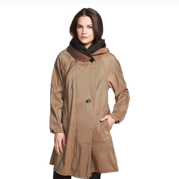 MYCRA PAC Rain Coat in Bronze / Black